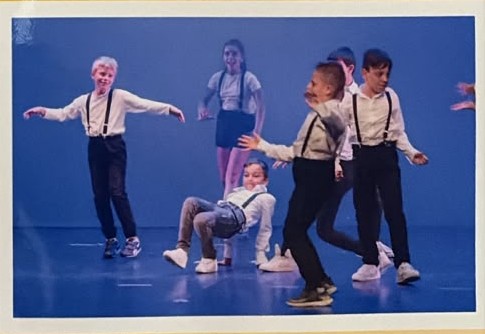 Federico durante un saggio di breakdance