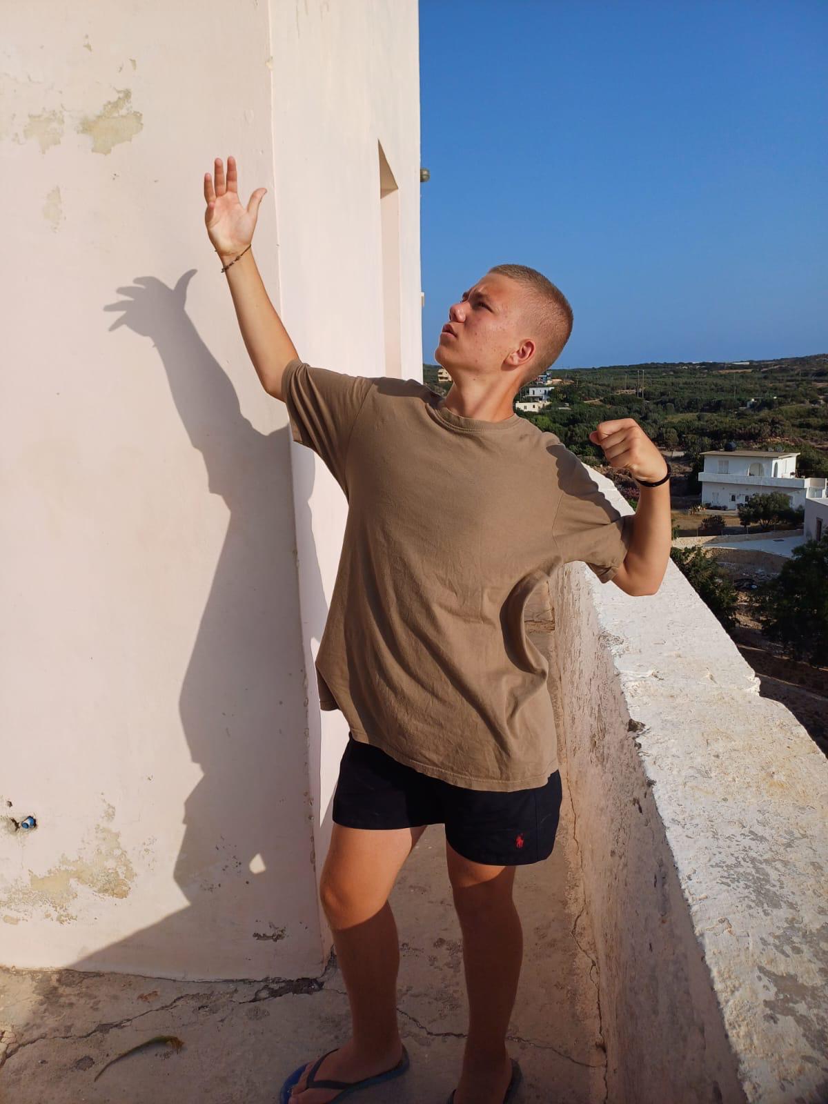 Federico sorridente durante una vacanza