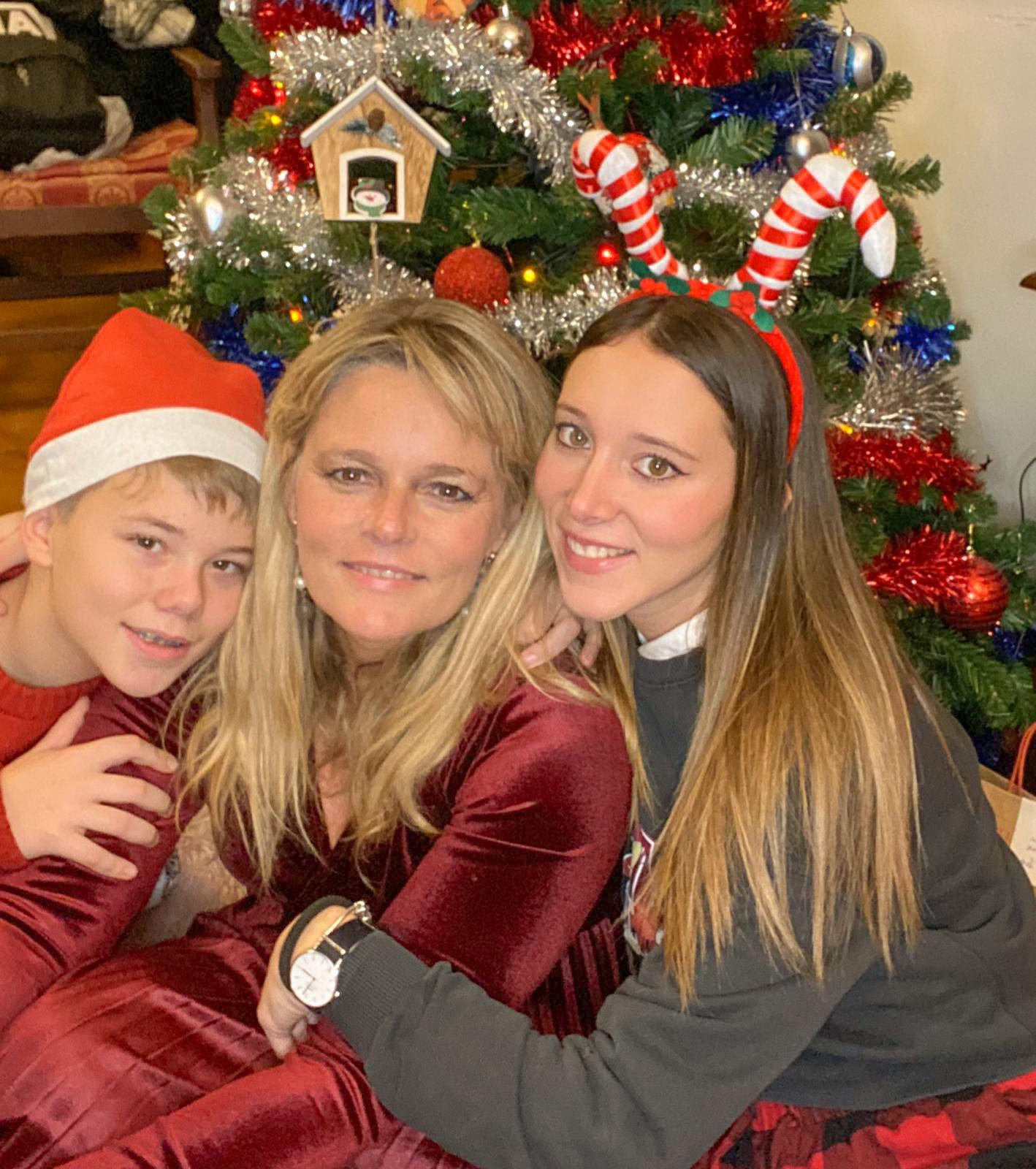 Federico con la mamma e la sorella a Natale