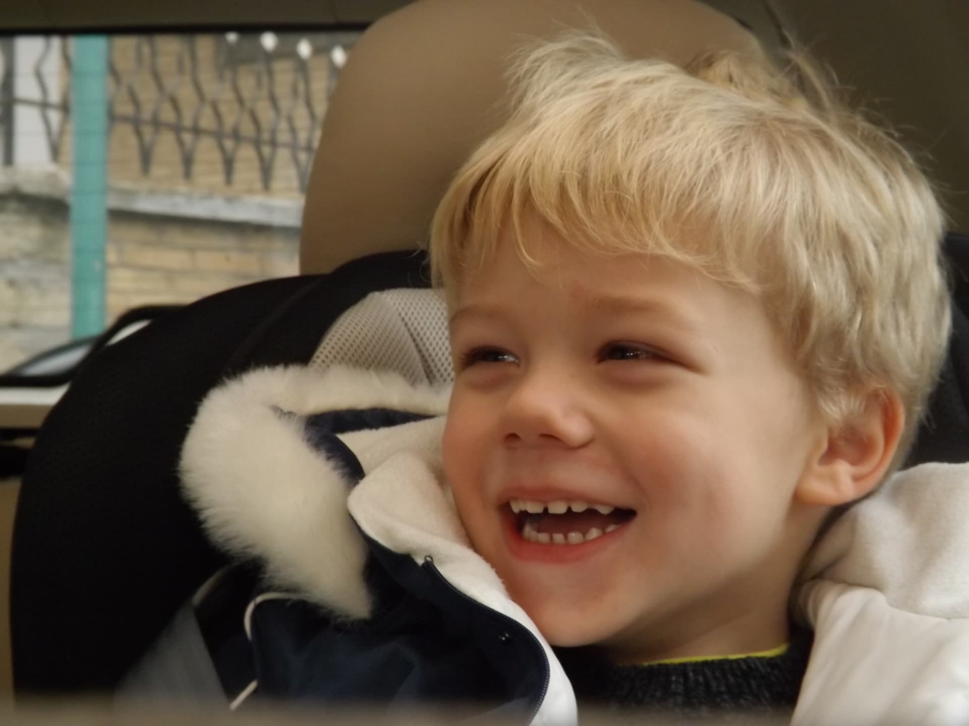Federico bambino sorridente