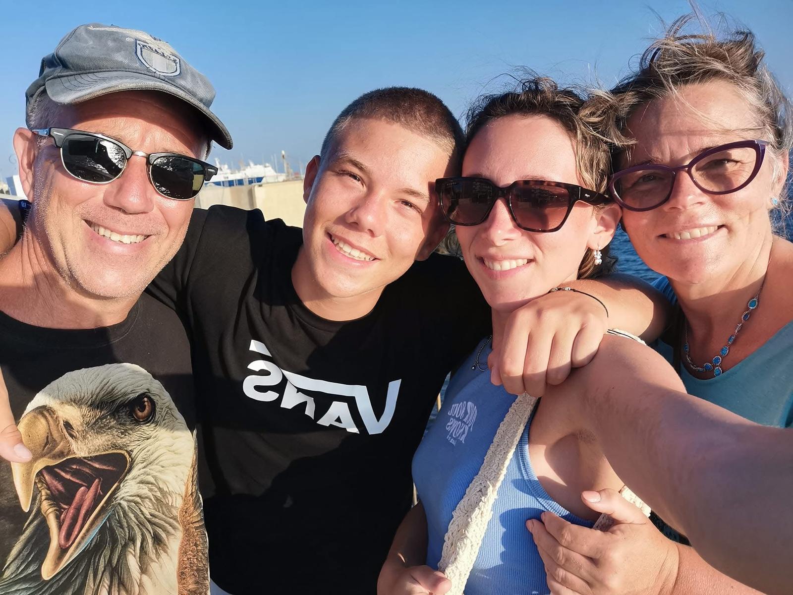Federico con la sua famiglia al mare